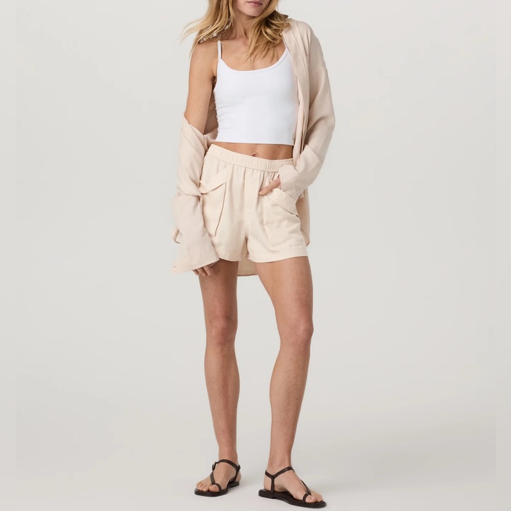 NWT! Vuori Trestles Twill Short Relaxed high rise pockets Sz M 3.5” inseam